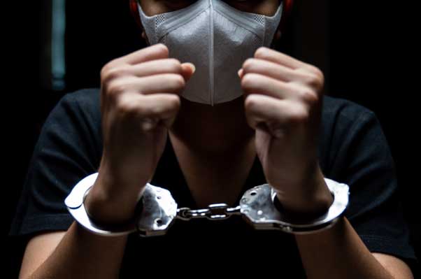 Alain de Benoist : "Même au Moyen Âge, le confinement des bien-portants n’a jamais permis d’endiguer une épidémie !"