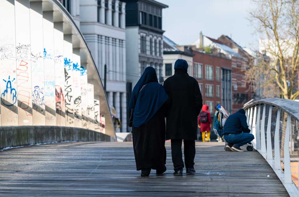 Belgique : des chambres gratuites pour les migrants, la banqueroute pour l’État