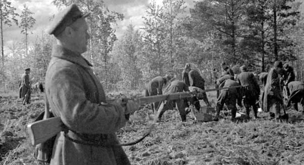 Staline et les bourreaux de Katyn, 1940