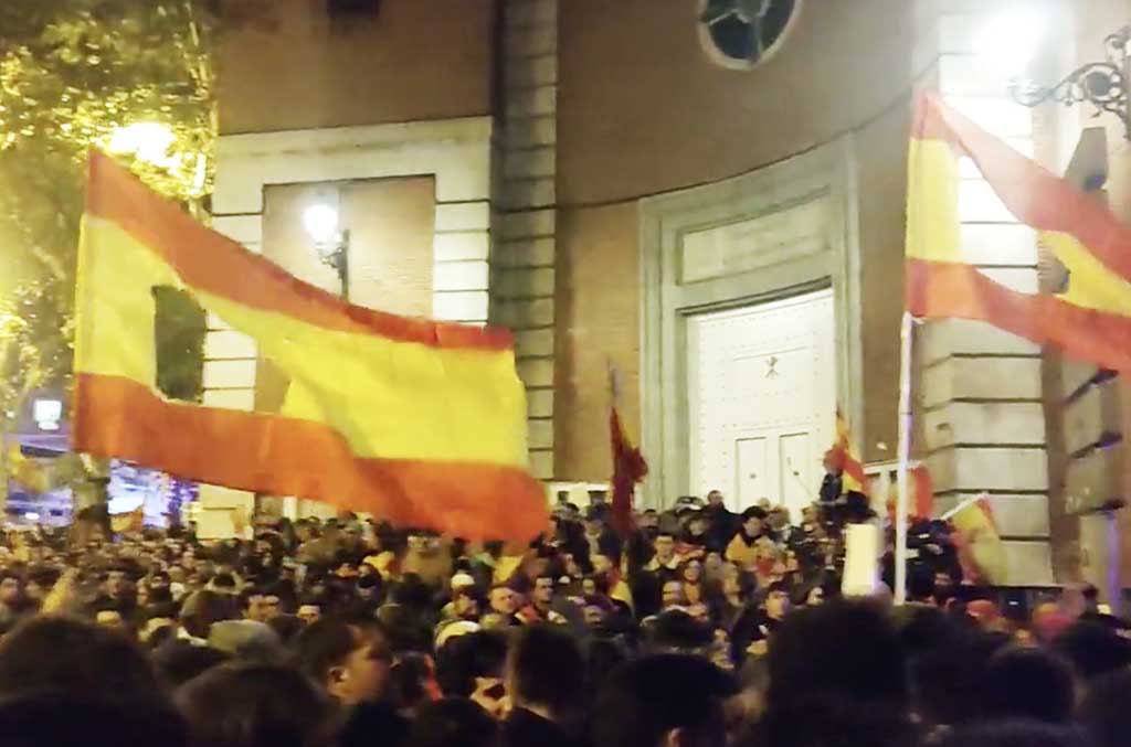 La droite espagnole dans la rue au cri de « L’Espagne est une nation ! Pas une Constitution ! »